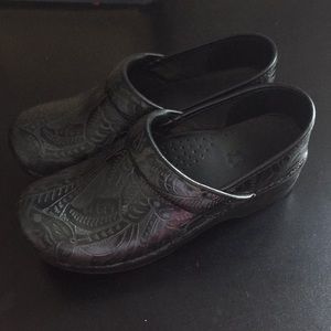 DANSKO clogs- black paisley- size 37 barely used